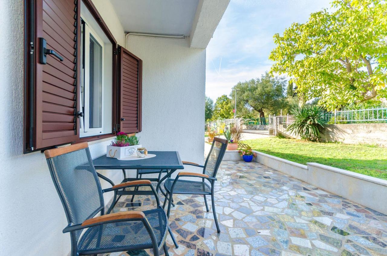 Apartment Zdenko Rovigno Esterno foto