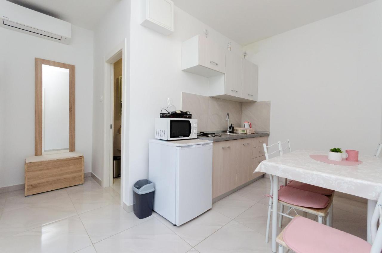 Apartment Zdenko Rovigno Esterno foto