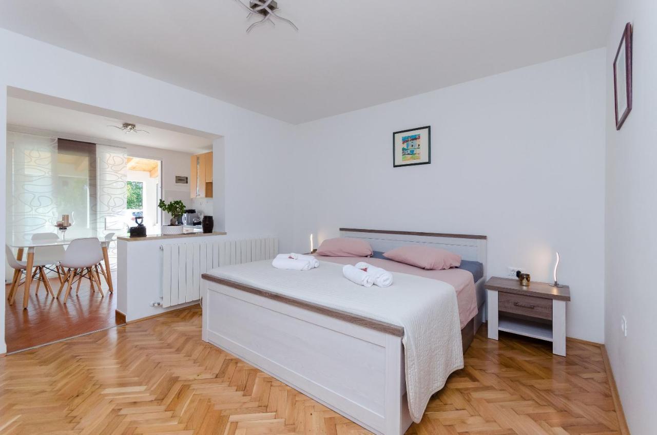 Apartment Zdenko Rovigno Esterno foto