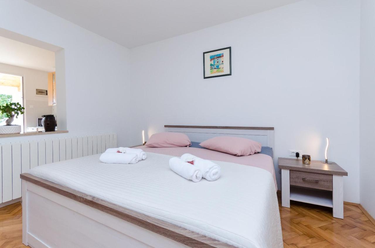 Apartment Zdenko Rovigno Esterno foto
