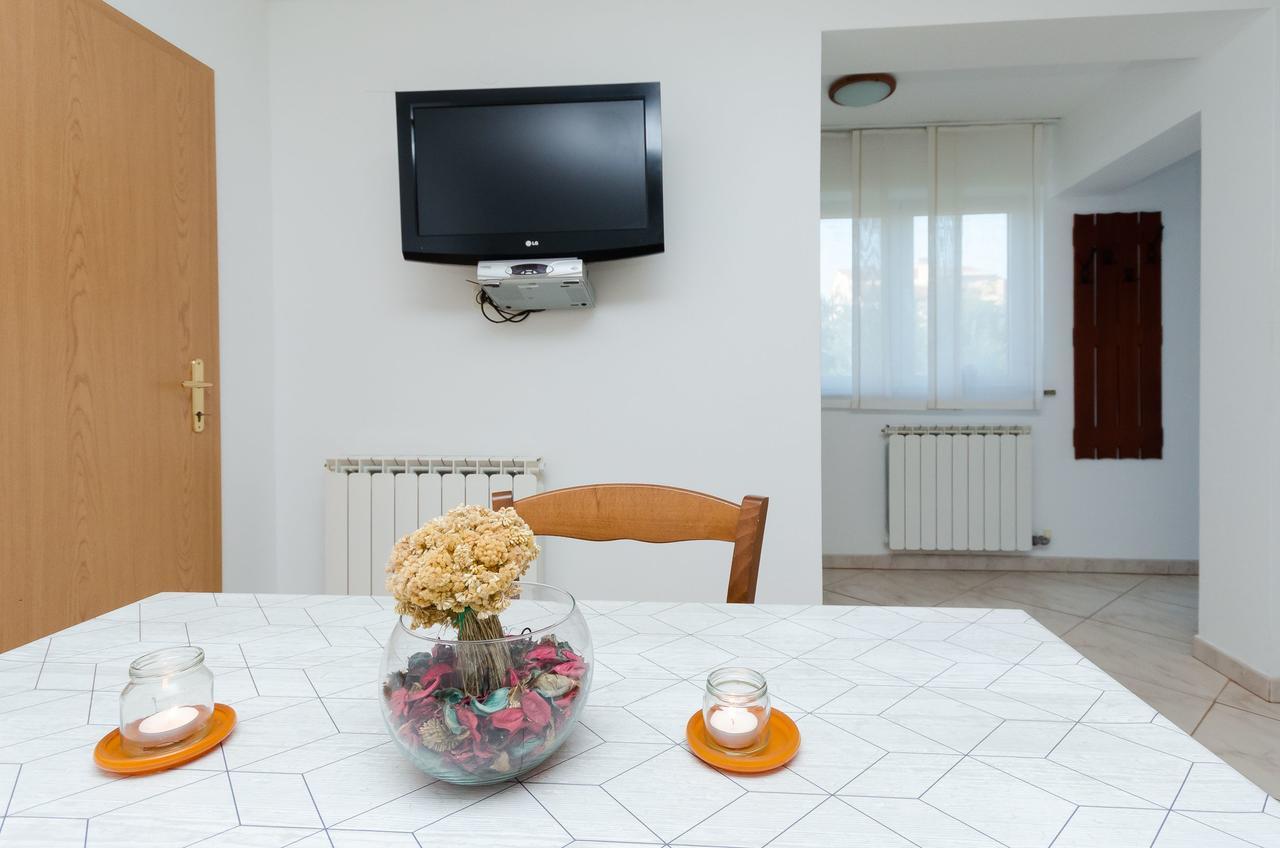 Apartment Zdenko Rovigno Esterno foto
